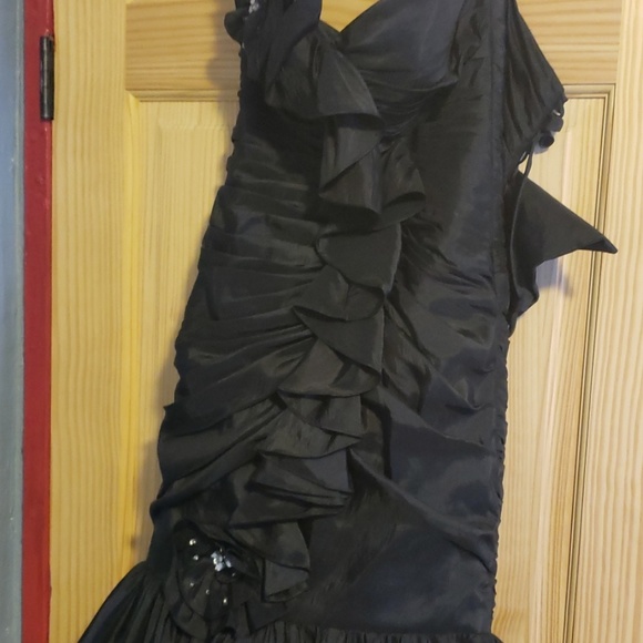 Size 0 prom dress. - Picture 4 of 5